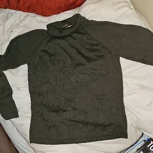 NORDSTROMS wool/silk TURTLENECK ....S...NWOT